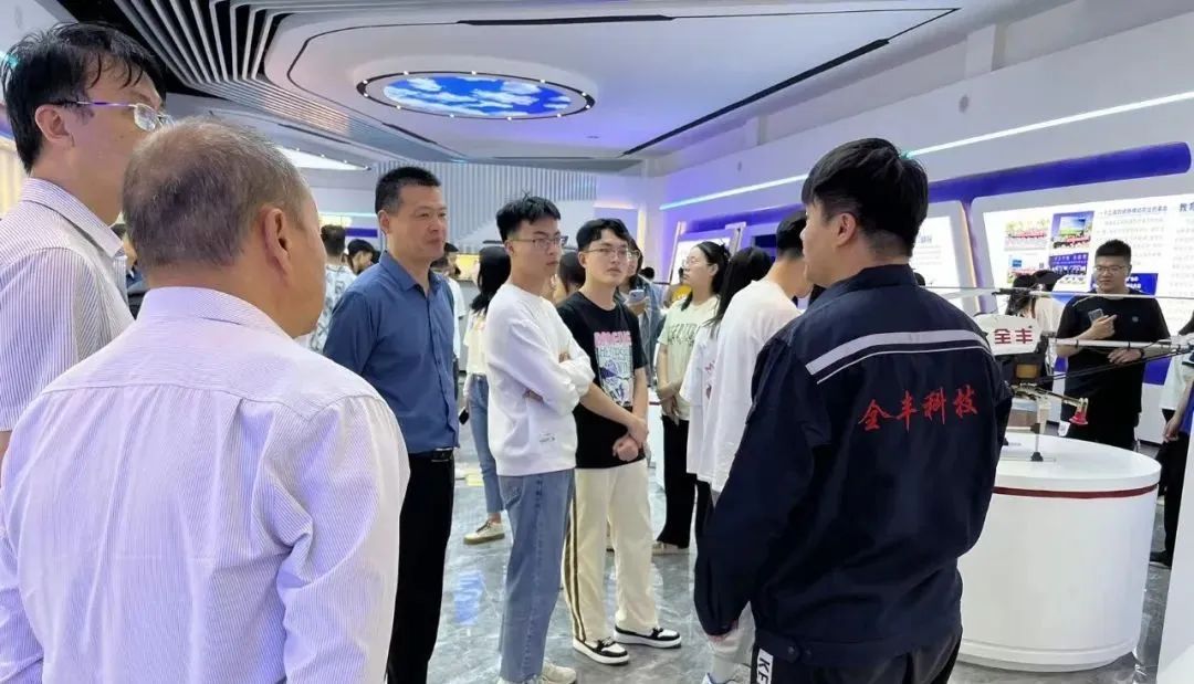 【鹤壁全丰】河南科技学院师生到全丰参观学习